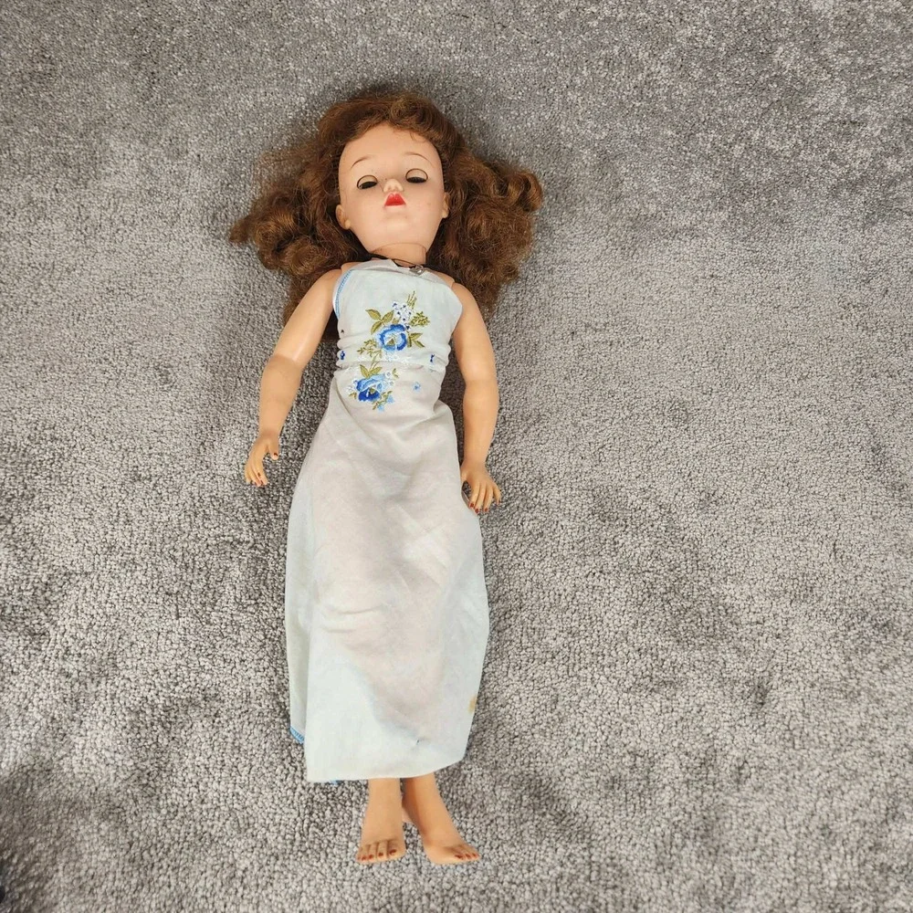 Ideal Doll VT-18 Vintage‎ 1950s Auburn Hair Sleep Eyes Blue Floral Gown 18 Inch